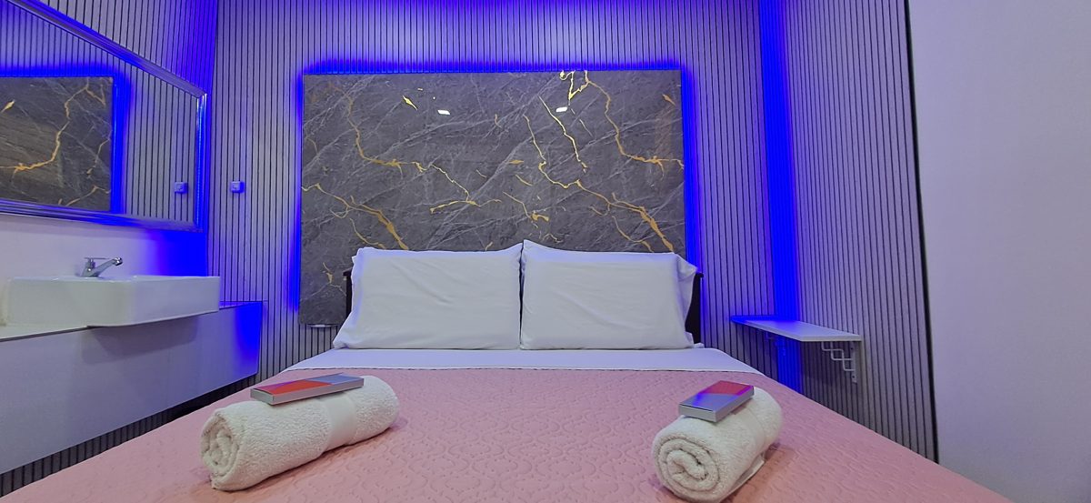 Jasmine room — bed and interior